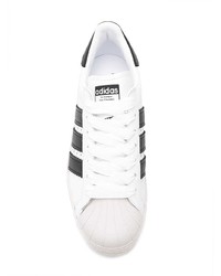 Baskets basses en cuir blanches et noires adidas