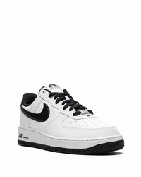 Baskets basses en cuir blanches et noires Nike