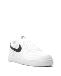 Baskets basses en cuir blanches et noires Nike