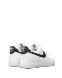 Baskets basses en cuir blanches et noires Nike