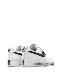 Baskets basses en cuir blanches et noires Nike