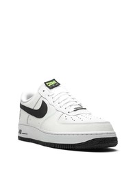 Baskets basses en cuir blanches et noires Nike