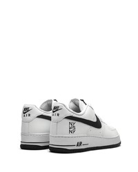 Baskets basses en cuir blanches et noires Nike