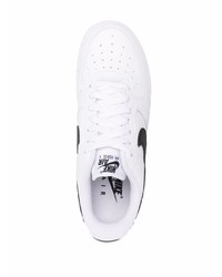 Baskets basses en cuir blanches et noires Nike