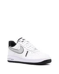 Baskets basses en cuir blanches et noires Nike