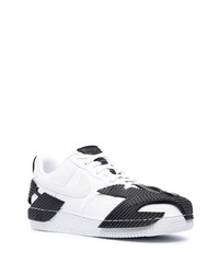 Baskets basses en cuir blanches et noires Nike