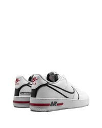 Baskets basses en cuir blanches et noires Nike