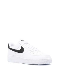 Baskets basses en cuir blanches et noires Nike