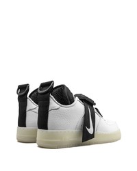 Baskets basses en cuir blanches et noires Nike