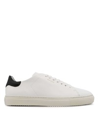 Baskets basses en cuir blanches et noires Axel Arigato