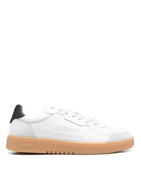 Baskets basses en cuir blanches et noires Axel Arigato