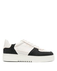 Baskets basses en cuir blanches et noires Axel Arigato