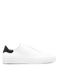 Baskets basses en cuir blanches et noires Axel Arigato