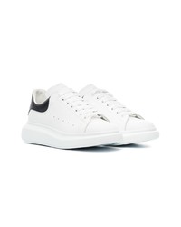 Baskets basses en cuir blanches et noires Alexander McQueen