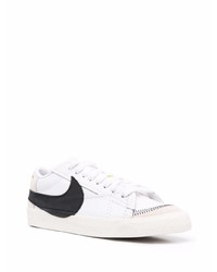 Baskets basses en cuir blanches et noires Nike