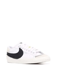 Baskets basses en cuir blanches et noires Nike