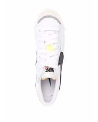 Baskets basses en cuir blanches et noires Nike