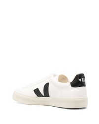 Baskets basses en cuir blanches et noires Veja