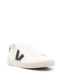 Baskets basses en cuir blanches et noires Veja