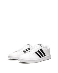 Baskets basses en cuir blanches et noires adidas