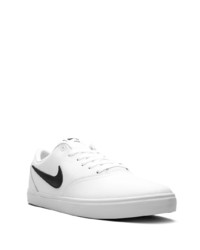 Baskets basses en cuir blanches et noires Nike