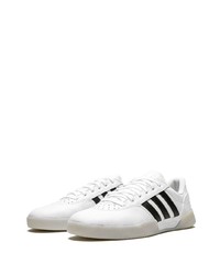 Baskets basses en cuir blanches et noires adidas