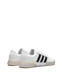 Baskets basses en cuir blanches et noires adidas