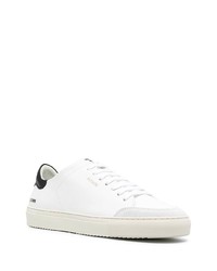 Baskets basses en cuir blanches et noires Axel Arigato