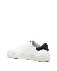 Baskets basses en cuir blanches et noires Axel Arigato