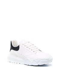 Baskets basses en cuir blanches et noires Alexander McQueen