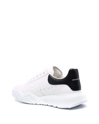 Baskets basses en cuir blanches et noires Alexander McQueen