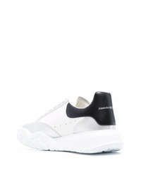 Baskets basses en cuir blanches et noires Alexander McQueen