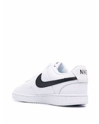 Baskets basses en cuir blanches et noires Nike