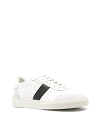 Baskets basses en cuir blanches et noires Axel Arigato