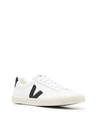 Baskets basses en cuir blanches et noires Veja