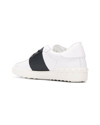 Baskets basses en cuir blanches et noires Valentino