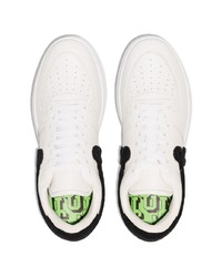 Baskets basses en cuir blanches et noires John Geiger