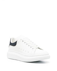 Baskets basses en cuir blanches et noires Alexander McQueen