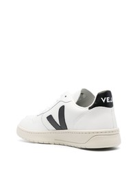 Baskets basses en cuir blanches et noires Veja