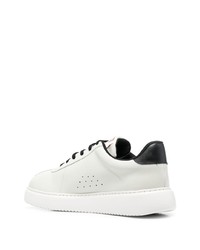 Baskets basses en cuir blanches et noires Camper