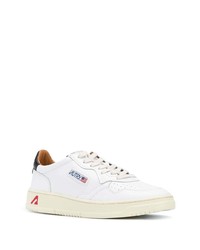 Baskets basses en cuir blanches et noires AUTRY