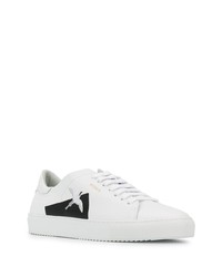 Baskets basses en cuir blanches et noires Axel Arigato