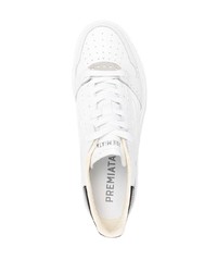 Baskets basses en cuir blanches et noires Premiata