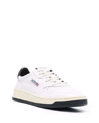 Baskets basses en cuir blanches et noires AUTRY