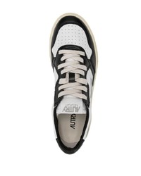 Baskets basses en cuir blanches et noires AUTRY