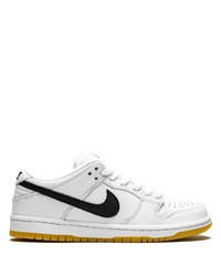 Baskets basses en cuir blanches et noires Nike