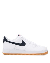 Baskets basses en cuir blanches et noires Nike