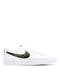 Baskets basses en cuir blanches et noires Nike