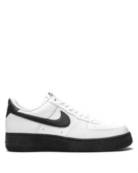 Baskets basses en cuir blanches et noires Nike