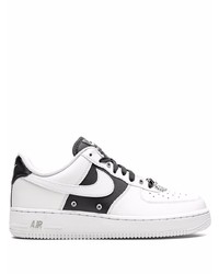 Baskets basses en cuir blanches et noires Nike